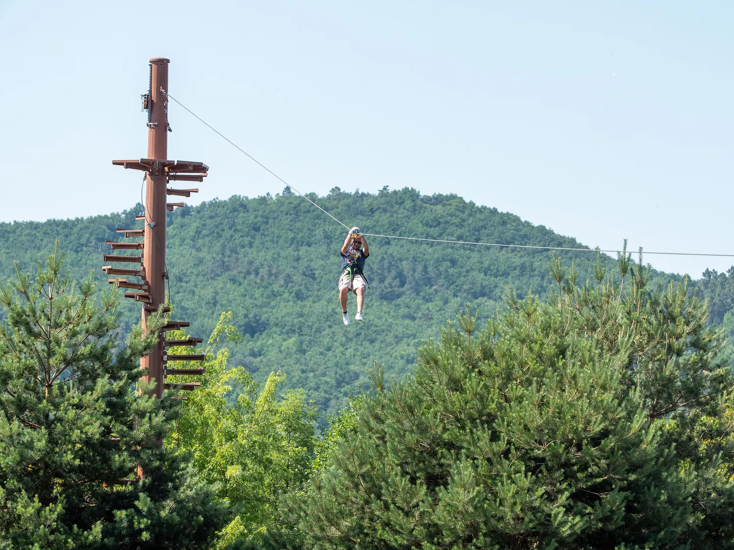 Tyrolienne au parc d'aventure une activité exclusive à Grenoble avec INNOV'events