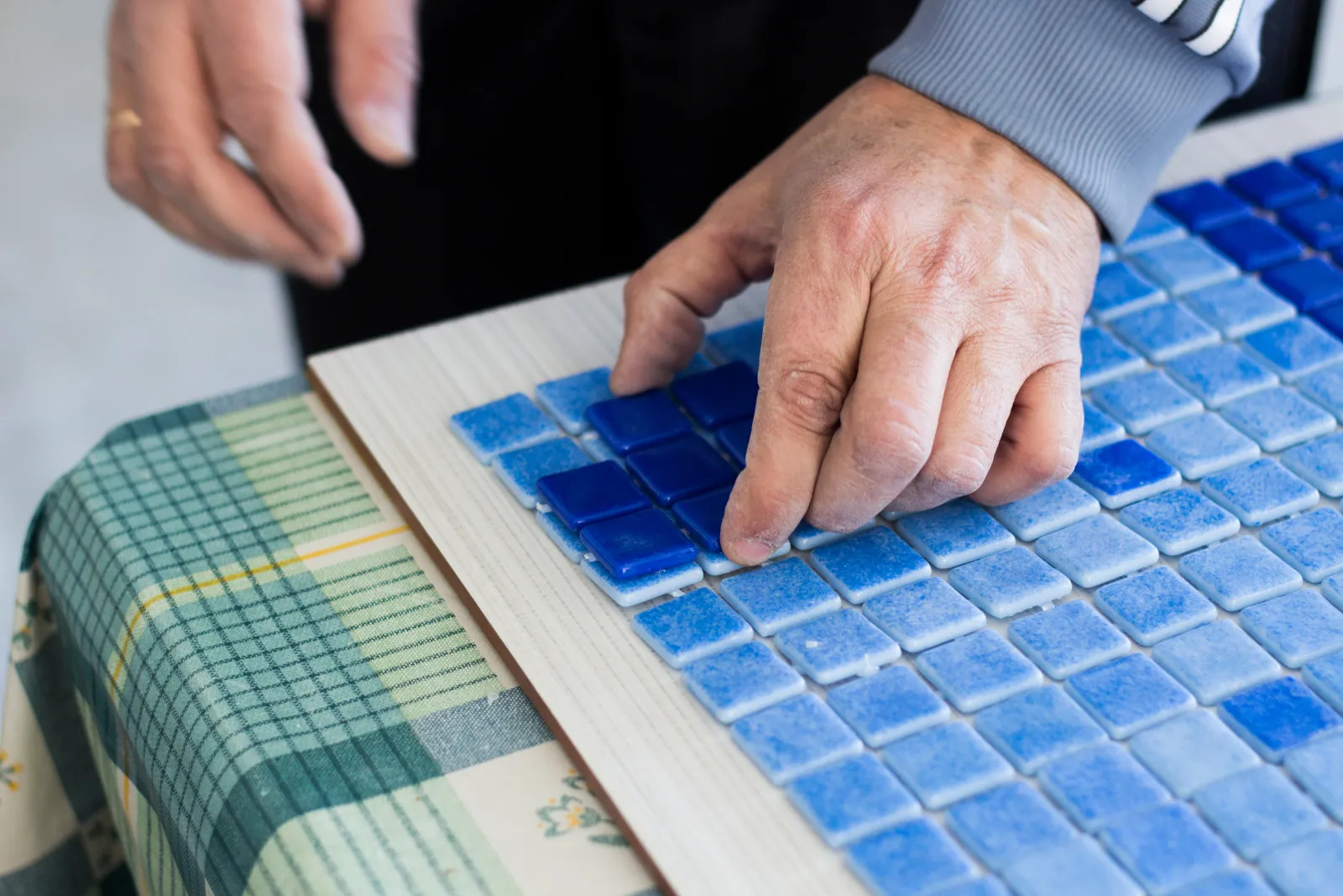 Atelier de fabrication de tuiles une activité exclusive à Porto avec INNOV'events