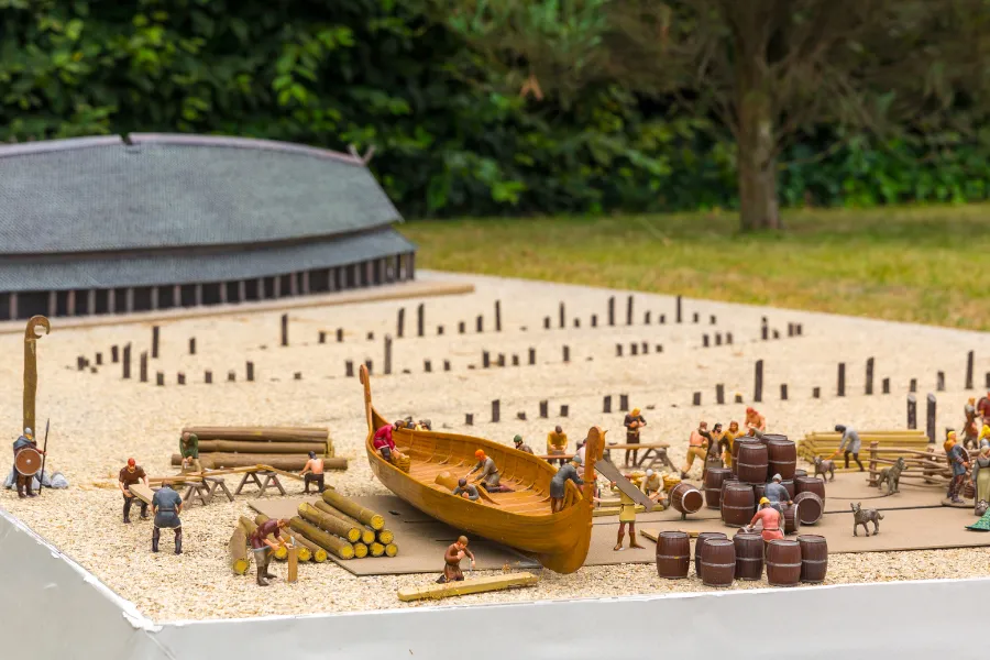 Construction de bateaux vikings miniatures une activité exclusive à Edimbourg avec INNOV'events