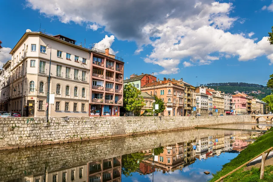 Croisière sur la rivière Miljacka une activité exclusive à Sarajevo avec INNOV'events