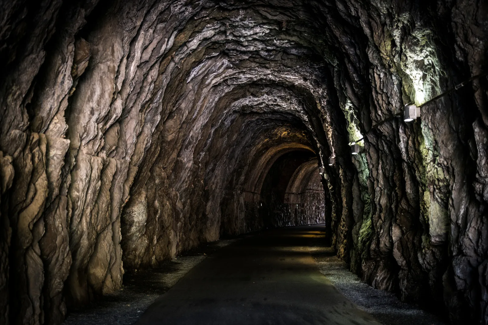 Exploration des grottes de Jonas une activité exclusive à Clermont-Ferrand avec INNOV'events