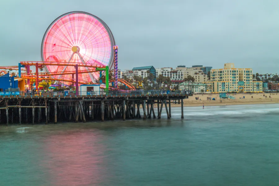 Jeux sportifs de plage à Santa Monica une activité exclusive à Los Angeles avec INNOV'events