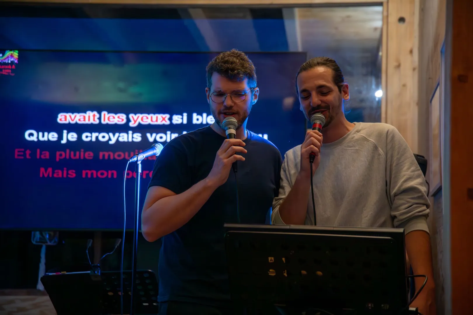 Soirée karaoké dans un bar local une activité exclusive à Malte avec INNOV'events