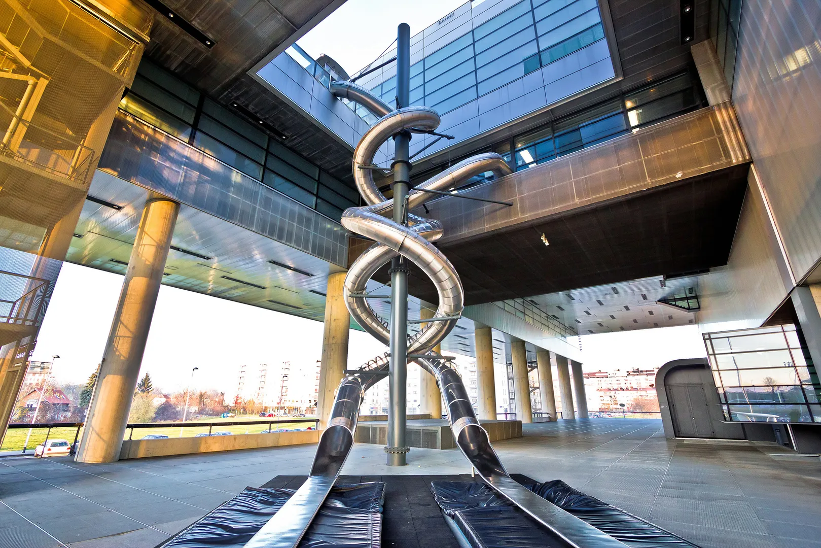 Visite du musée d'art contemporain de Zagreb une activité exclusive à Zagreb avec INNOV'events