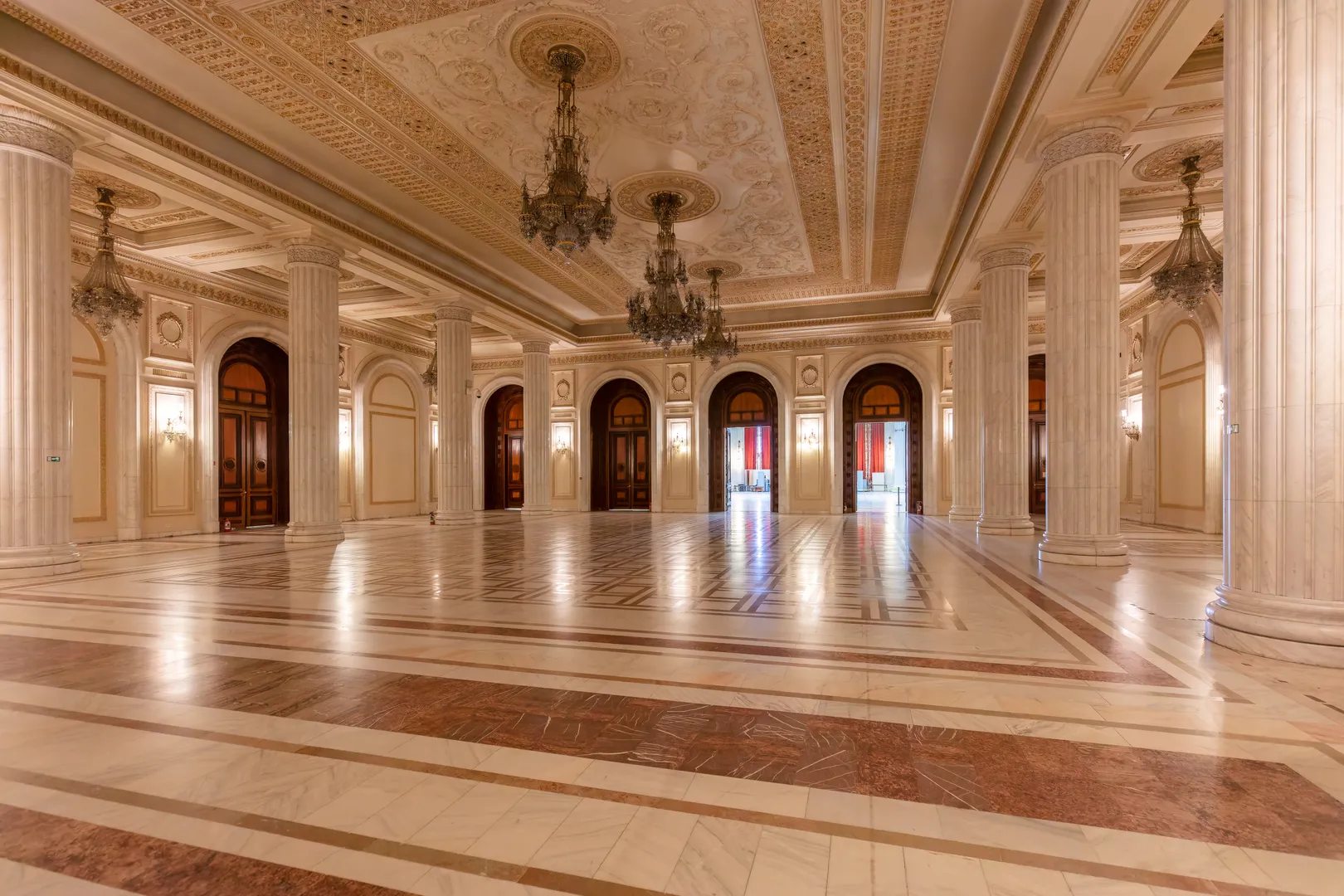 Visite interactive du Palais du Parlement une activité exclusive à Bucarest avec INNOV'events