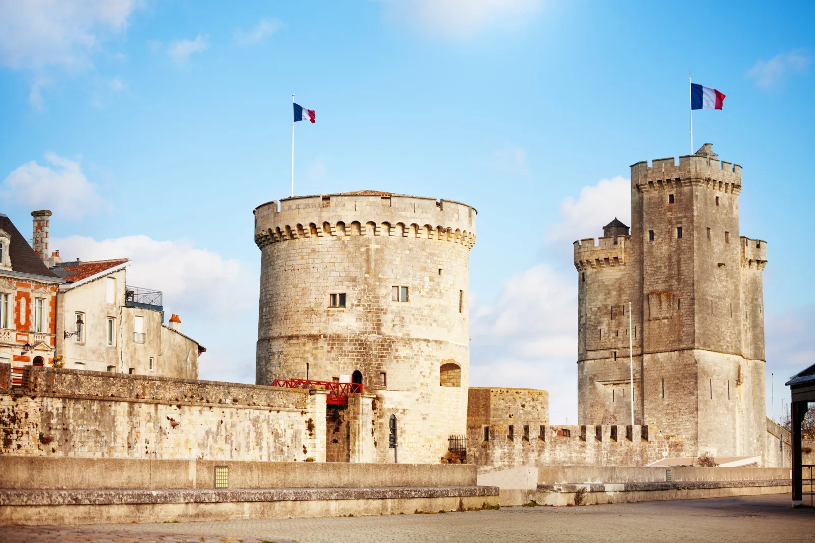 Visite de la cathédrale Saint-Louis de La Rochelle une activité exclusive à La Rochelle avec INNOV'events
