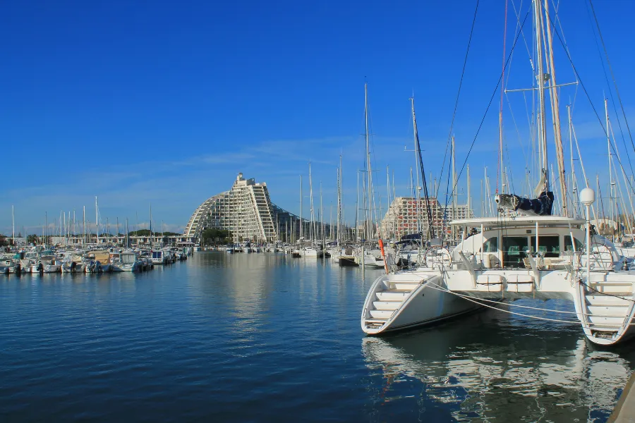 Sortie en catamaran depuis la côte proche une activité exclusive à Montpellier avec INNOV'events