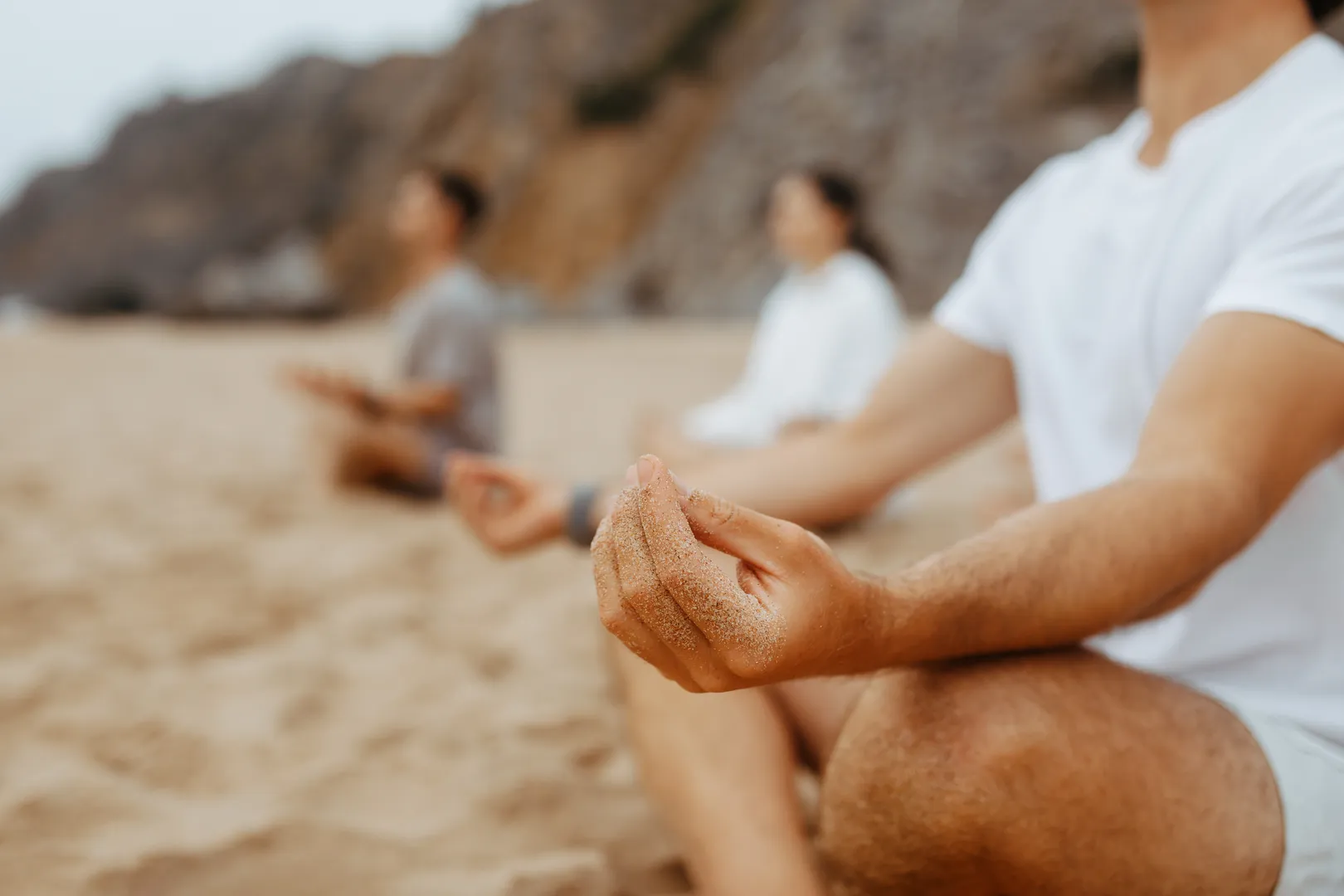 Yoga ou Tai Chi à la plage une activité exclusive à Barcelone avec INNOV'events