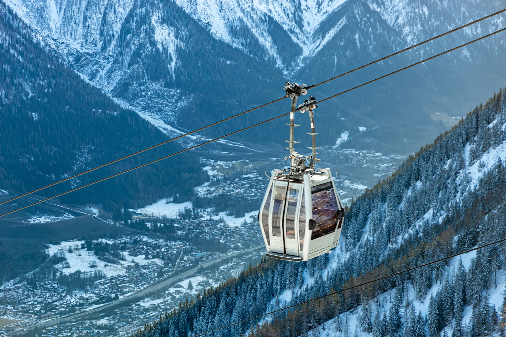 Voyage d'entreprise dans la ville de Chamonix organisé par INNOV'events, incluant visites culturelles, plages et gastronomie locale.