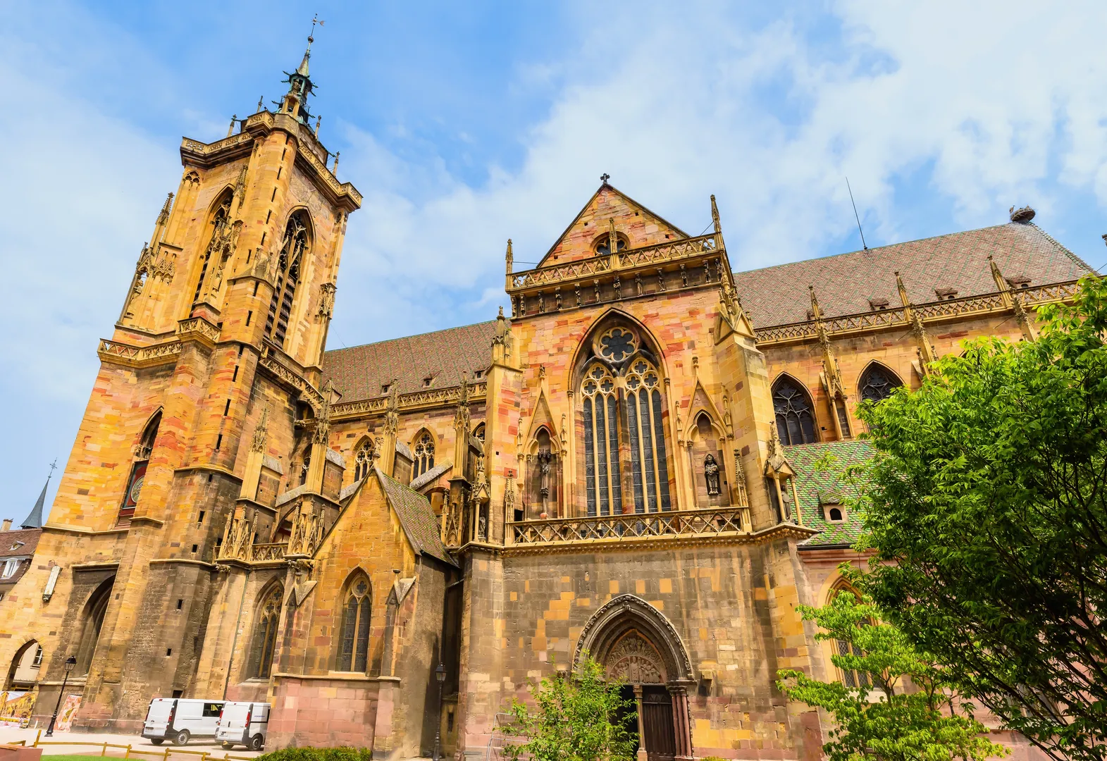 Voyage d'entreprise dans la ville de Colmar organisé par INNOV'events, incluant visites culturelles, plages et gastronomie locale.