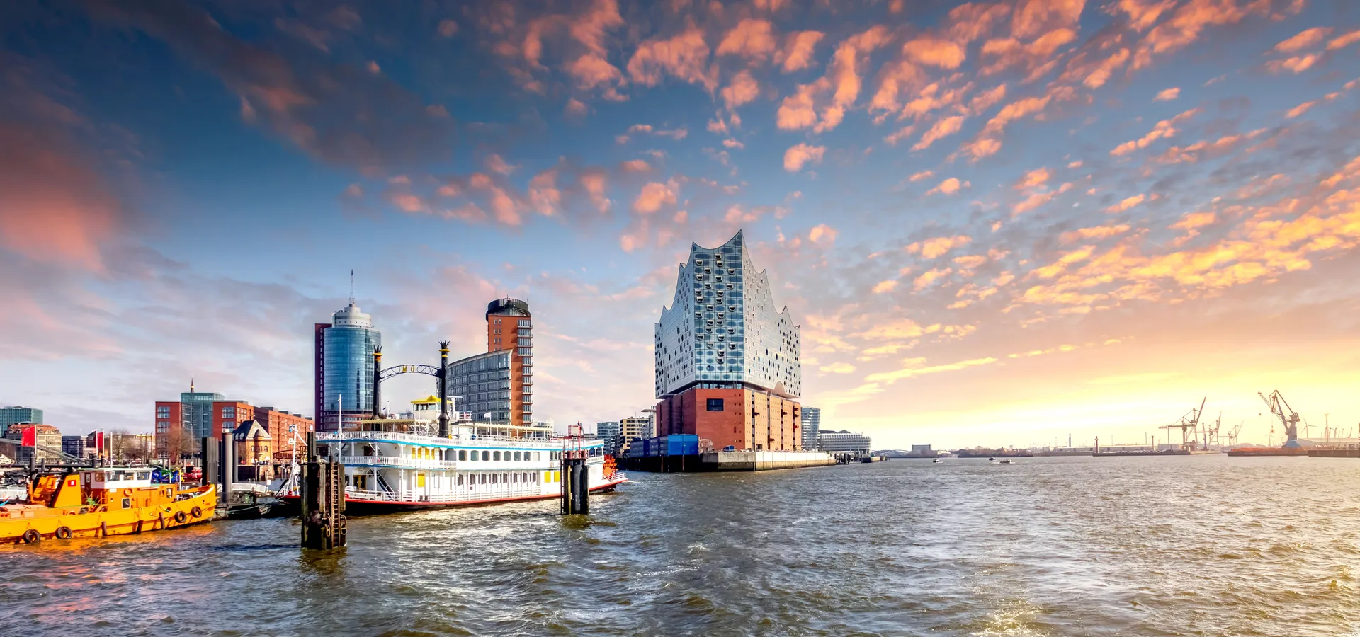 Voyage d'entreprise dans la ville de Hambourg organisé par INNOV'events, incluant visites culturelles, plages et gastronomie locale.