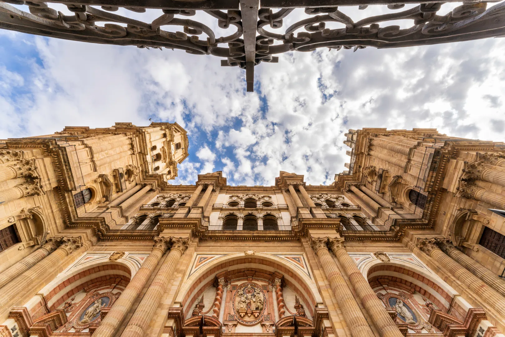 Voyage d'entreprise dans la ville de Malaga organisé par INNOV'events, incluant visites culturelles, plages et gastronomie locale.