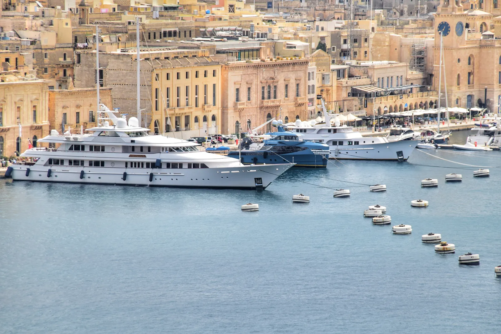 Voyage d'entreprise dans la ville de Malte organisé par INNOV'events, incluant visites culturelles, plages et gastronomie locale.
