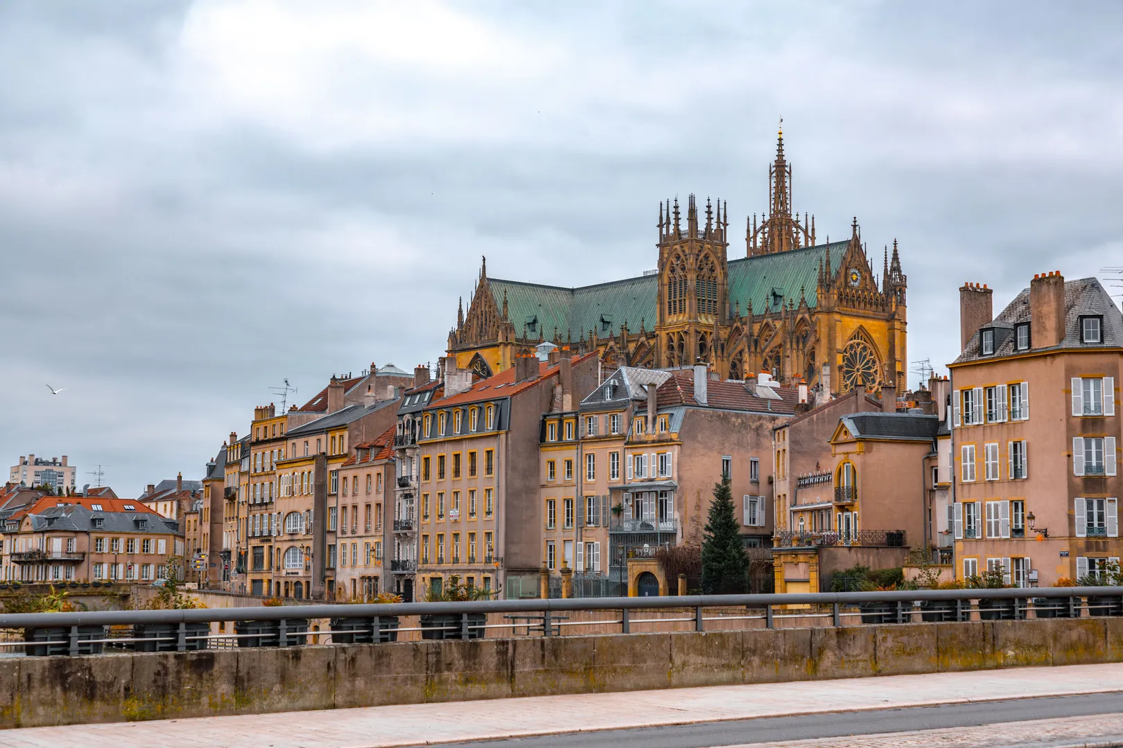 Voyage d'entreprise dans la ville de Metz organisé par INNOV'events, incluant visites culturelles, plages et gastronomie locale.