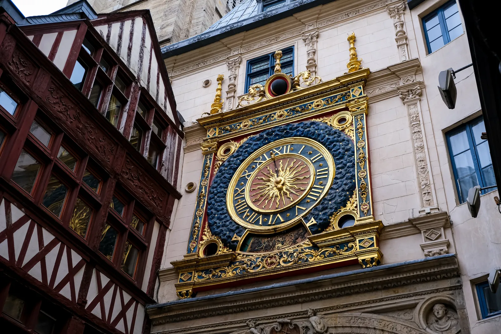 Voyage d'entreprise dans la ville de Rouen organisé par INNOV'events, incluant visites culturelles, plages et gastronomie locale.