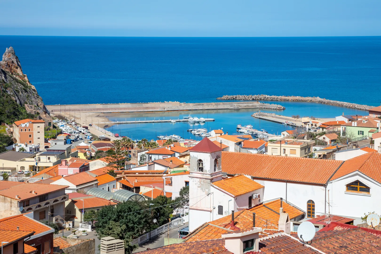 Voyage d'entreprise dans la ville de Sardaigne organisé par INNOV'events, incluant visites culturelles, plages et gastronomie locale.