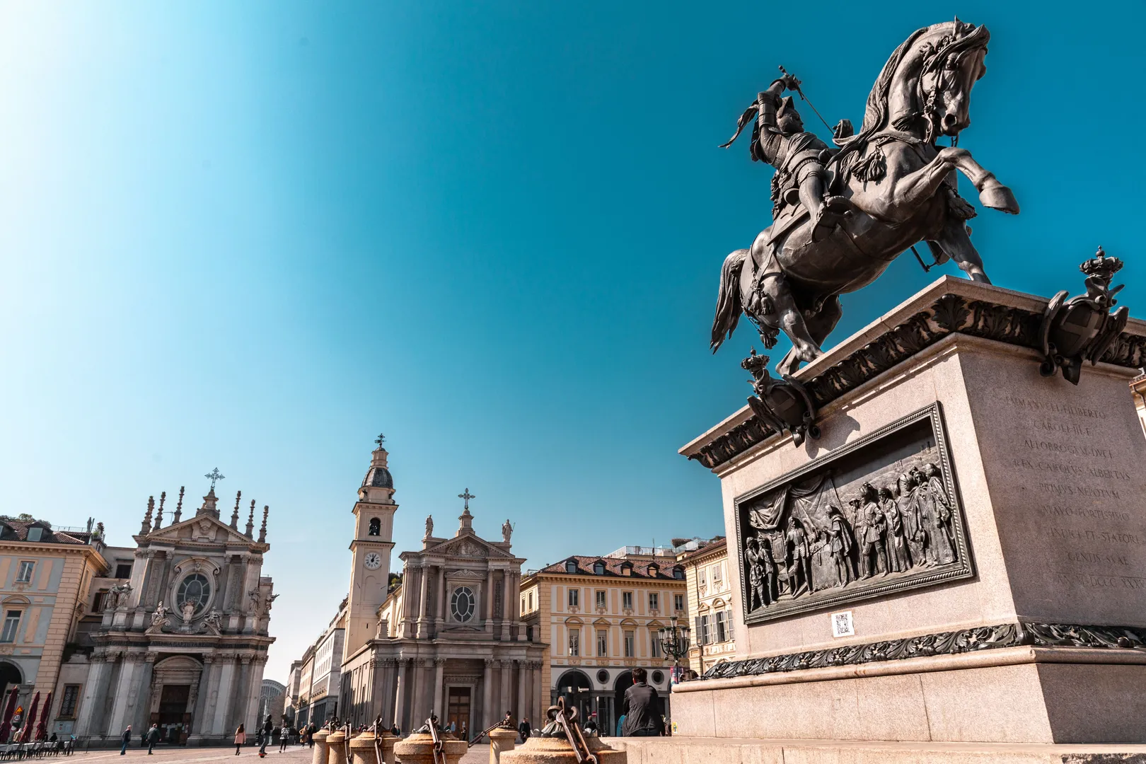 Voyage d'entreprise dans la ville de Turin organisé par INNOV'events, incluant visites culturelles, plages et gastronomie locale.